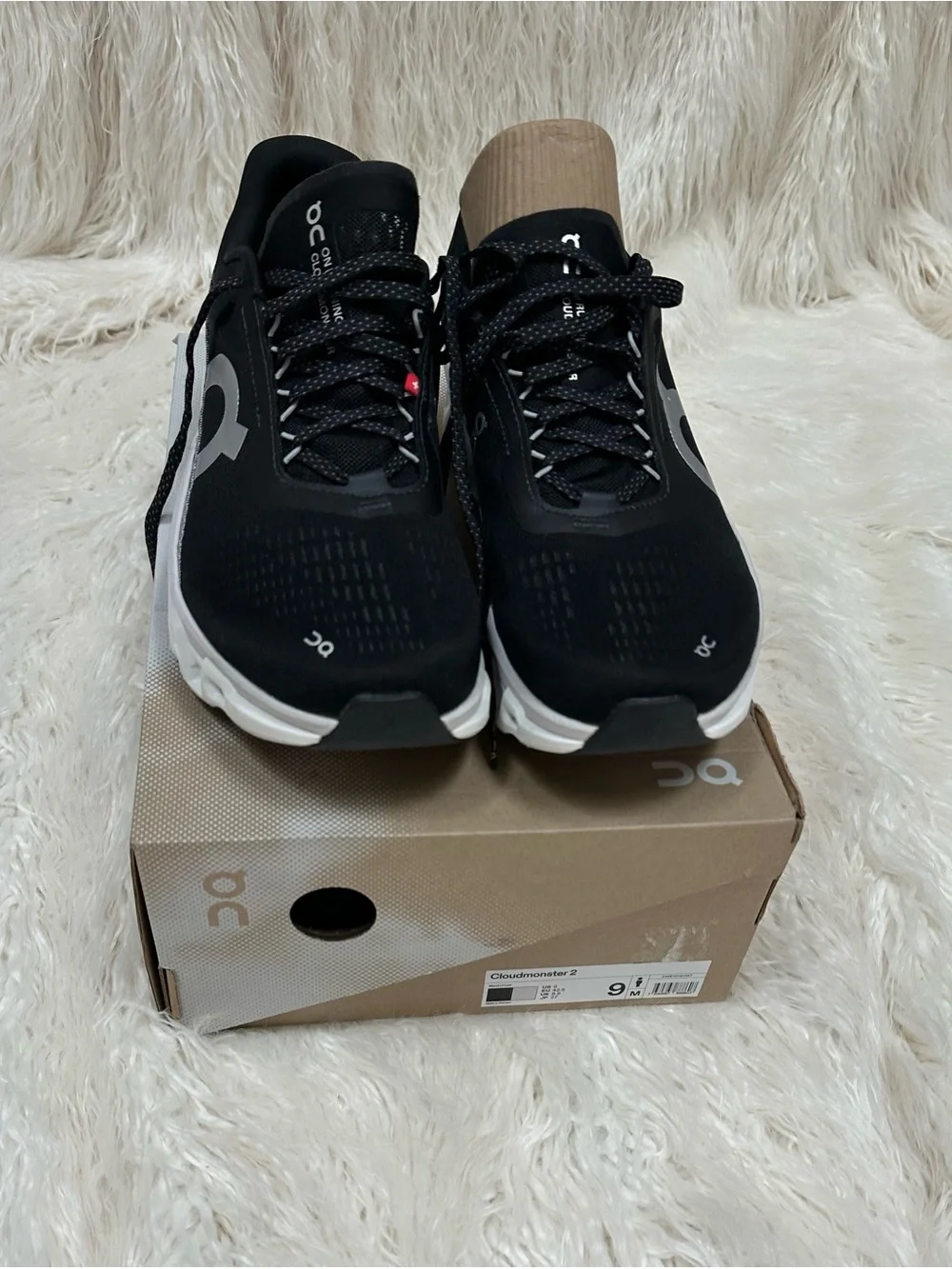 On Running Men's Black and White Cloudmater 2 size 9 NWB